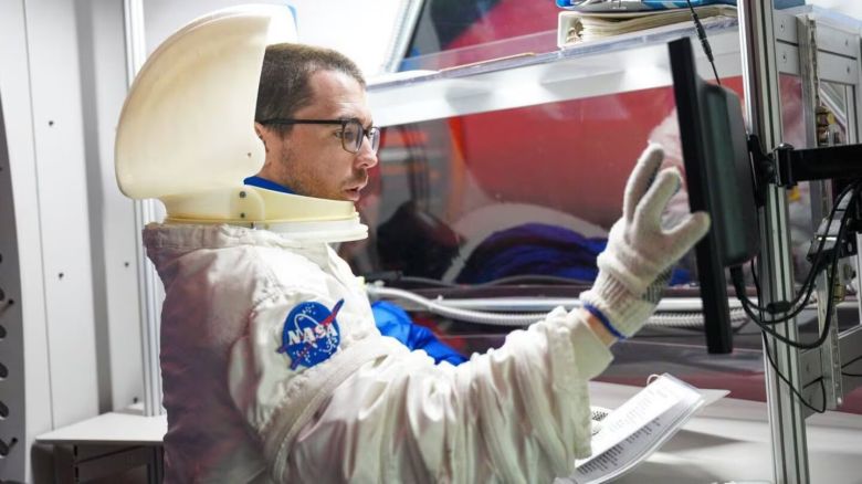 Lo echaron del colegio en quinto año, se dedicó a la plomería en Córdoba y ahora triunfa en la NASA