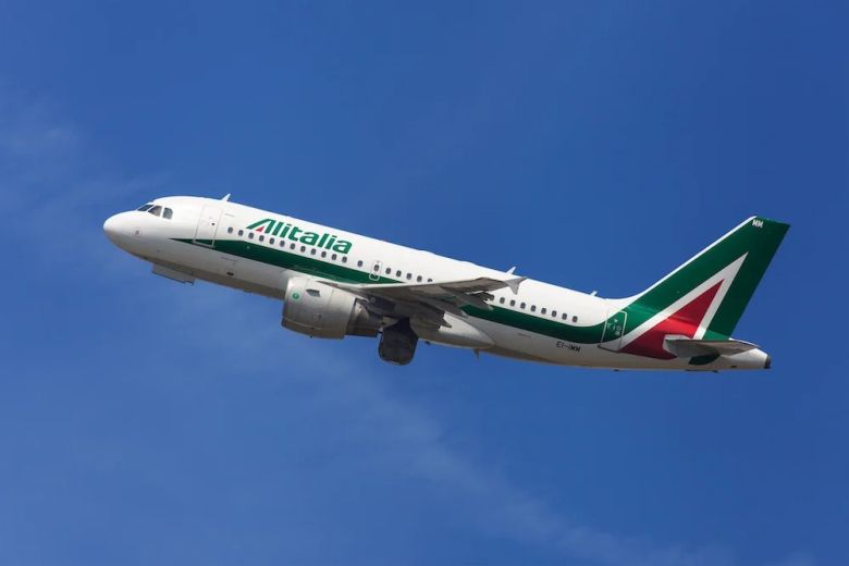 El plan de Milei que tiene para privatizar Aerolineas es símil al de Alitalia