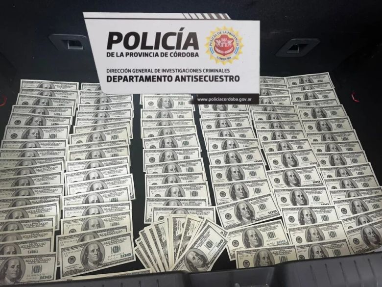 Dólares y pesos falsos: tres detenidos en Córdoba por estafas en Marketplace