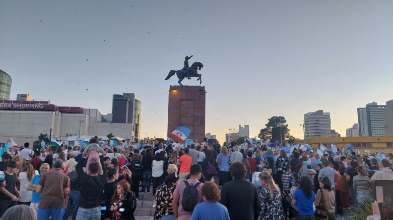 Un Pericón celeste y blanco saludó a Río Cuarto en su cumpleaños