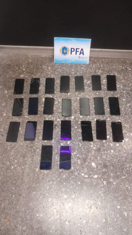 PFA desbarató una mega banda transnacional que contrabandeaba celulares robados 