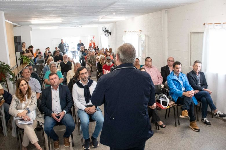 Vecinos de barrio Limay firmaron sus escrituras tras 30 años 