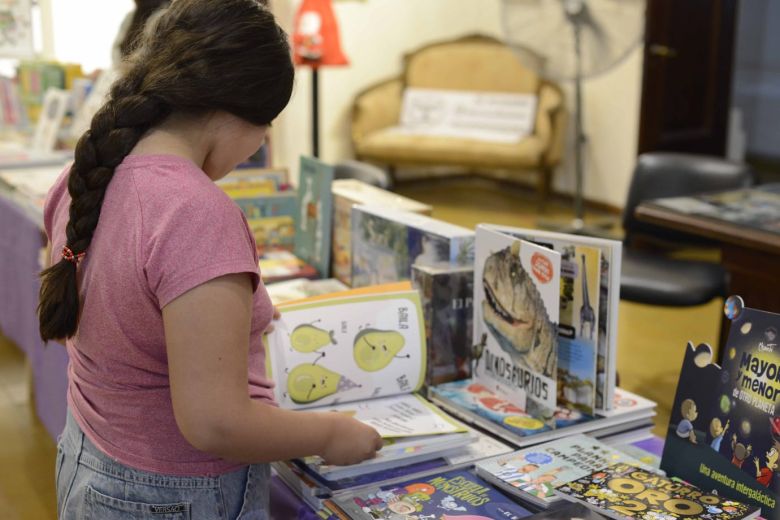 Comenzó la Primera Feria del Libro Infantil de Río Cuarto