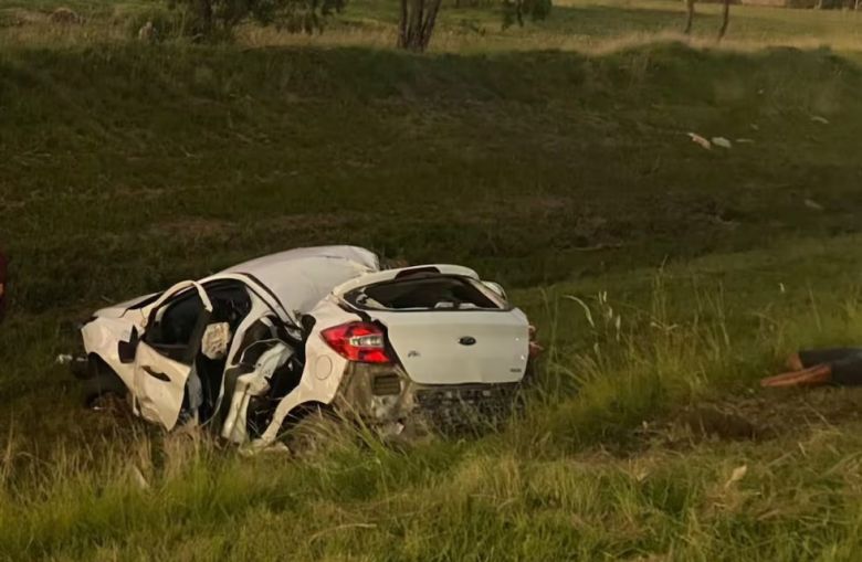 Trágico siniestro en la Circunvalación de Córdoba: murieron dos jóvenes tras chocar contra un poste