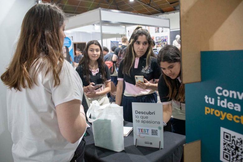 Feria Incentiva: presentaron los datos de la encuesta a estudiantes secundarios 