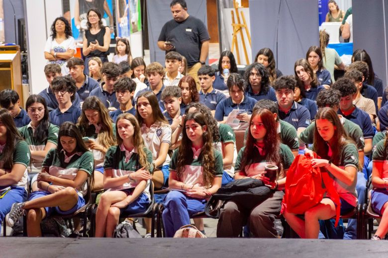 Feria Incentiva: presentaron los datos de la encuesta a estudiantes secundarios 