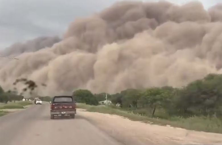 Impresionante tormenta de tierra sorprendió en Santiago del Estero