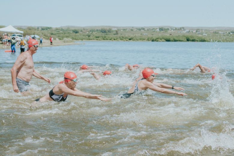 Más de 200 competidores fueron parte de la primera edición del "Achiras Aguas Abiertas"