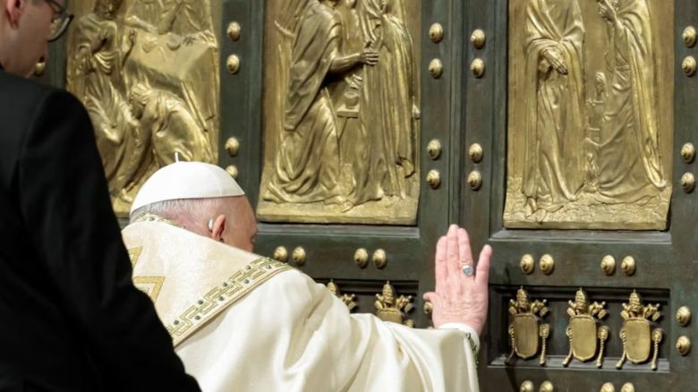 El Papa Francisco inauguró el Jubileo con la apertura de la Puerta Santa