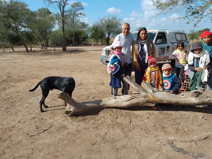 Cabrera Solidaria: el “Negro” Hasenei con cara de payaso ayuda a niños del monte chaqueño