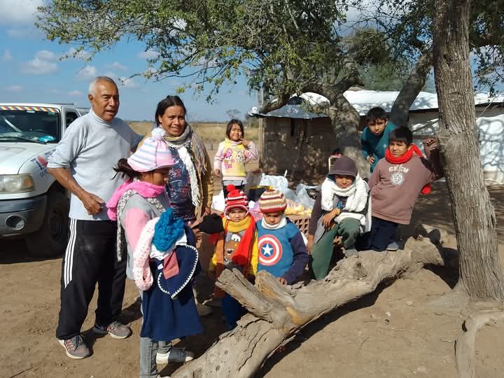 Cabrera Solidaria: el “Negro” Hasenei con cara de payaso ayuda a niños del monte chaqueño